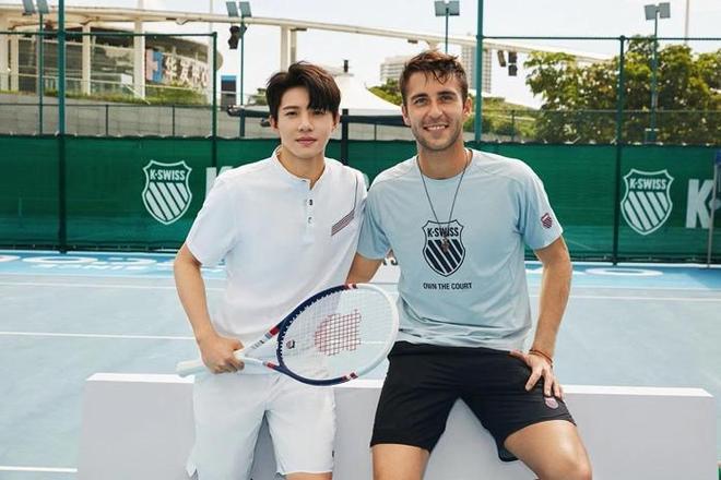 尤其是她在 尤其是她在