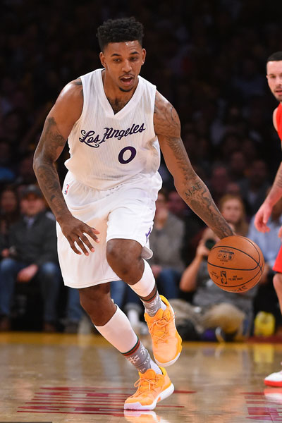 迫使防守扩 迫使防守扩